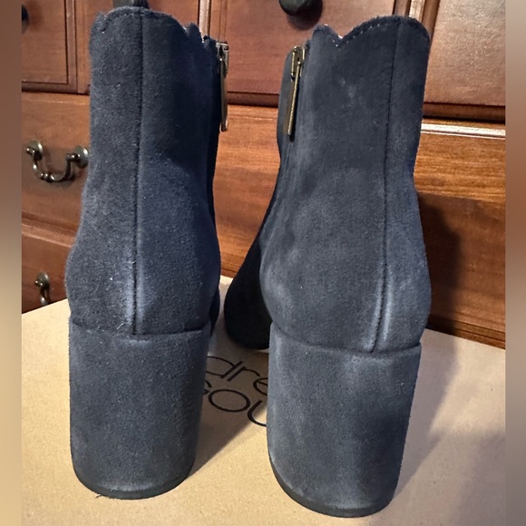 Beautiful practically NIB Andre Assous Sylvania blue suede booties. - Picture 5 of 12